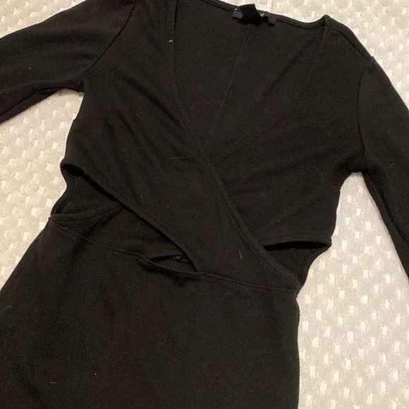 Little black dress with cutouts - Picture 2 of 3